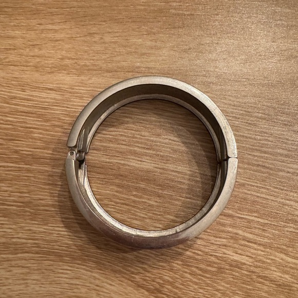 cream and black striped Hinged Bangle Bracelet vintage - Picture 3 of 5